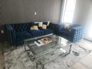 Modern Basement Suite • King Bed & 100” TV - 8