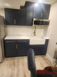 Modern Basement Suite • King Bed & 100” TV - 1