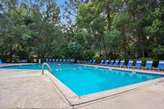 Sea Pines 3BR Townhome with Balcony, 5 Minutes to Beach - 9