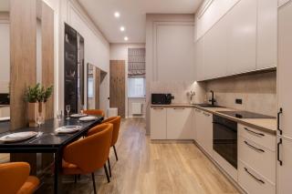 Простора двокімнатна квартира з ізольованими спальнями у центрі Львова - 3