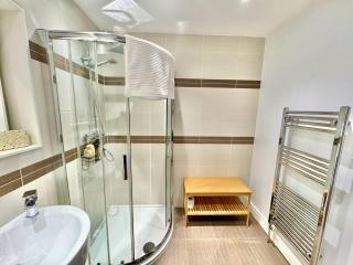 Beautifully Renovated Park View Apartment x1 Super King x1 King - 6