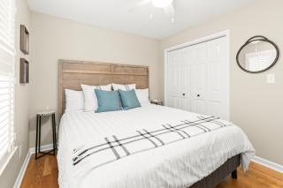 Admirals Retreat - Dock Pickleball & Firepit - 5