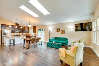 Puget Sound Single-Level Gem with Outdoor Fun! - 0