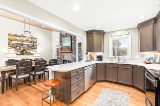 Admirals Retreat - Dock Pickleball & Firepit - 3