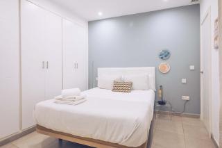 Charming 1BR Apartment with Rooftop Terrace in the Heart of the City - 0