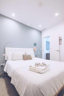 Charming 1BR Apartment with Rooftop Terrace in the Heart of the City - 9