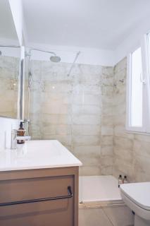 Charming 1BR Apartment with Rooftop Terrace in the Heart of the City - 4