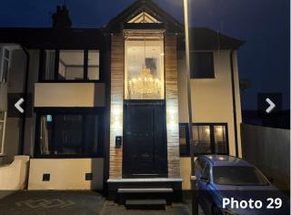 Elegant 6 bedroom Family Home, 2x corner Jacuzzi bath in LUTON - 5