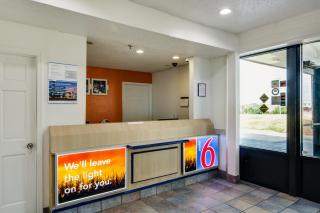Motel 6-Waukegan, IL - Waukegan - 2