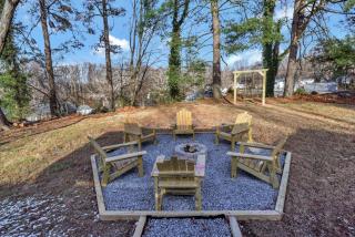 Cozy 4BR Retreat - Private backyard, Gazebo & Grill - 9