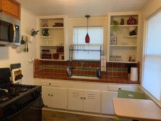 Cozy Home close to Downtown - 1