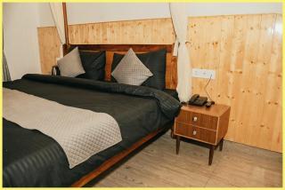 Hotel The Blue-Pine Pool Stay Near Naini Lake - Restaurant - Parking And Swimming Pool - Best Luxuary Hotel In Nainital - 6