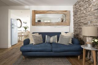 Happy Days Cottage - Free WiFi - Minutes from Harbour & Beaches - Pets Welcome - 3