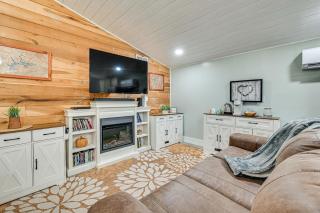 4 Mi to Mammoth Cave Hand-Built Cabin on 70 Acres - 8