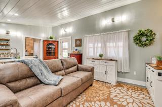 4 Mi to Mammoth Cave Hand-Built Cabin on 70 Acres - 7