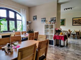 Luxusní studio 22 s exklusivní bufetovou snídaní - novostavba v samotném srdci Harrachova - Privátní parkování zdarma u vlastního venkovního posezení - 150 m od sjezdovky - Smart TV - WiFi - Satelit - 1