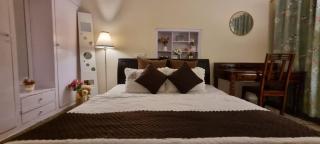 The Moonvale Cottage A Victorian Theme Stay! - 7