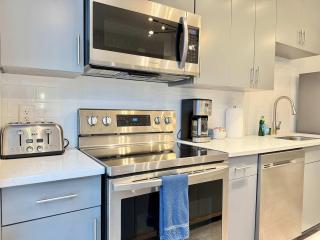 Luxury 1B1B with Balcony Downtown 542Blvd - 9