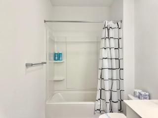 Luxury 1B1B with Balcony Downtown 542Blvd - 5