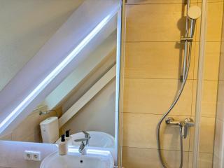 BetterStay Apartment for 6 People I Kitchen I Netflix - 5