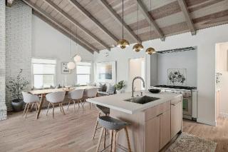 Charming Two Bedroom Walk Street Cottage Steps from the Beach - Hermosa Beach - 1