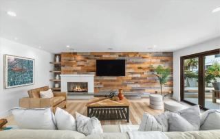 Expansive Five Bedroom Beachside Home with Generous Living Space - 7