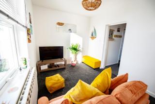 Seaside Home with Parking Near Tolcarne Beach - 5