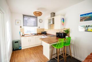 Seaside Home with Parking Near Tolcarne Beach - 9