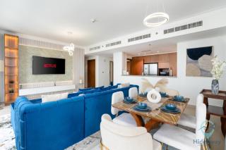 Waterfront Breathtaking 2BR Pool Burj Views Sleeps 7 - 9