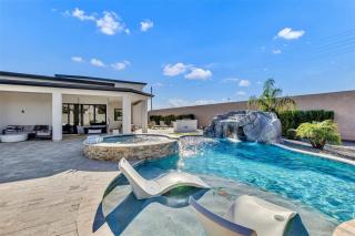 Luxury Lounge - 5BR Pool&Spa Sauna Firepit - 8