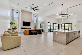 Luxury Lounge - 5BR Pool&Spa Sauna Firepit - 9