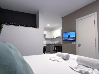 D' Suites Holiday Apartments - 3