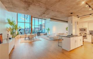 Expansive Two Bedroom Loft Style Residence with Panoramic Strip Views - 8