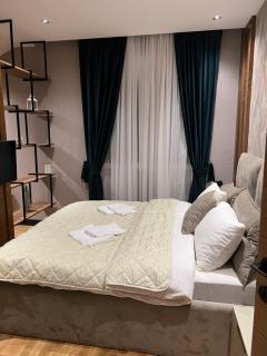 MODERN MOUNTAIN II - 2