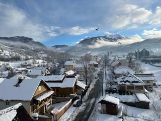 MODERN MOUNTAIN II - 9