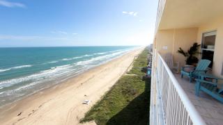 Penthouse Beachfront Views Renovated condo - 9