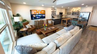 Penthouse Beachfront Views Renovated condo - 6