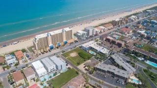 Penthouse Beachfront Views Renovated condo - 5