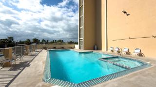 Penthouse Beachfront Views Renovated condo - 1