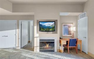 Stylish One Bedroom Residence with Panoramic Las Vegas Strip Views - 8