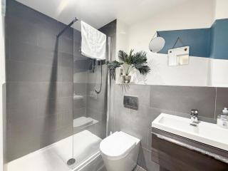 #91 King Chambers 1 Bed Apartment - 2