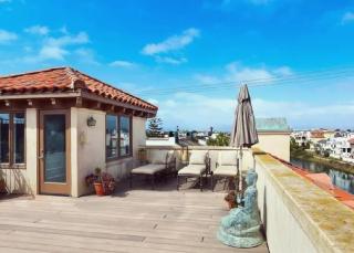 Luxurious 5-Bedroom Canalfront Home with Private Roof Deck - 1