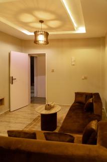 Cozy Modern 2 Bed Apartment - 6