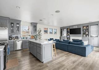 Bright Three Bedroom Venice Beach Home with Private Outdoor Patio - 2