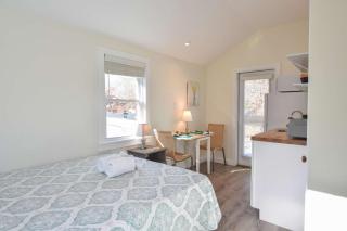 Cozy Colorful Cottage Perfect for 2 - 7