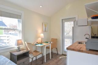 Cozy Colorful Cottage Perfect for 2 - 4