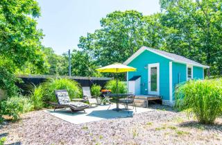 Cozy Colorful Cottage Perfect for 2 - 1