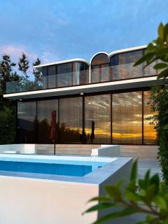 PORTRAIT Bangsaen - Private Serviced Seaview Pool Villa - 9