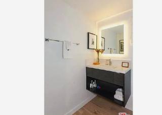 Modern Three Bedroom Beachside Home Steps from Venice Sand - 9