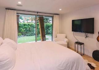 Modern Three Bedroom Beachside Home Steps from Venice Sand - 4